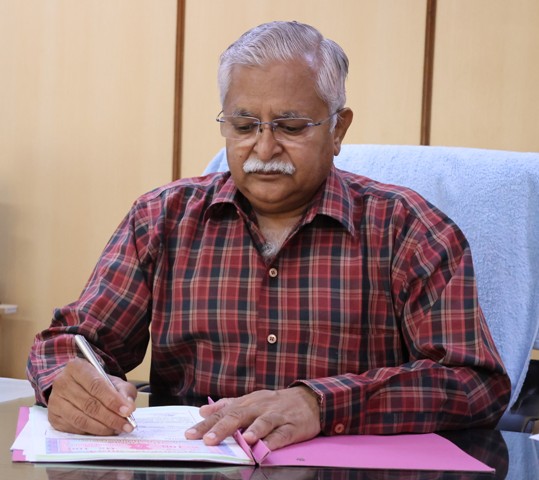 Dr. Vijay Mahajan